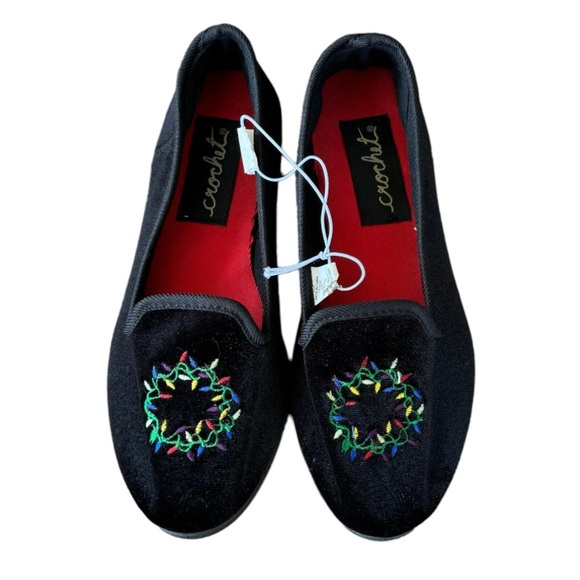 Crochet Shoes - Crochet New Womens Black Christmas Wreath Slip On Flats Casual Comfort Size 6
